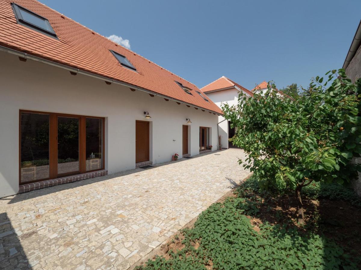 Penzion Andel Šatov Buitenkant foto